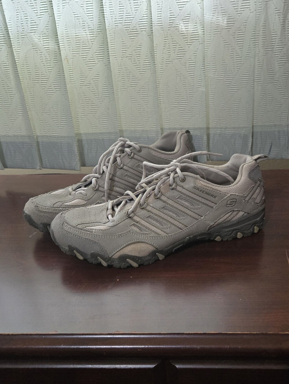 Sketchers Leather Hiking Shoes